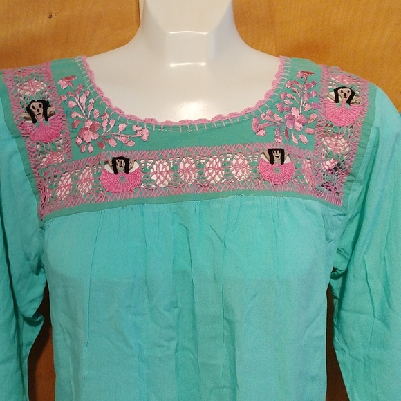 Handmade embroidery open back green 💚 with pink 🩷 blouse. - Picture 4 of 8